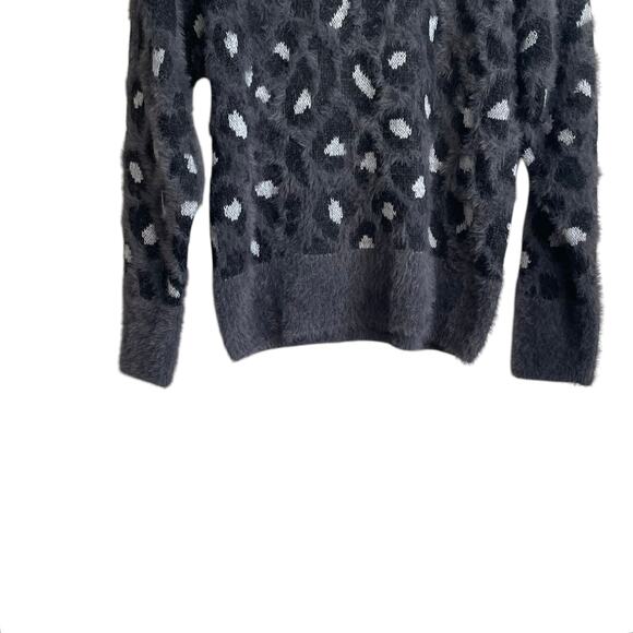 Time & Tru Women Tunic Sweater S Gray Animal Print Fuzzy Soft Academia Travel - Picture 7 of 10